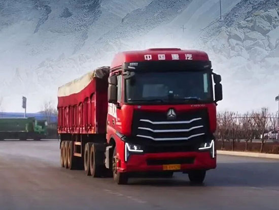 供暖保障，暖心护航！豪沃MAX牵引车，煤炭运输的可靠伙伴