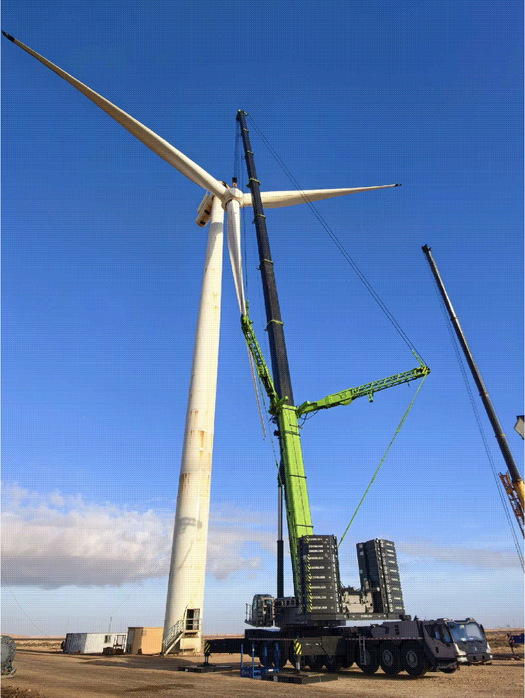 超大吨位起重机协同作战，中联重科装备建功摩洛哥风电场