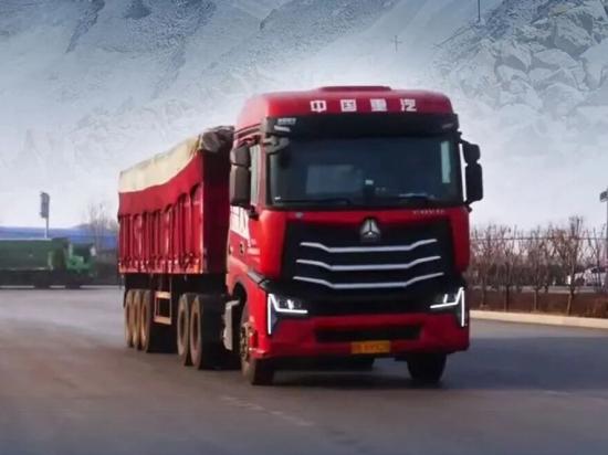供暖保障，暖心护航！中国重汽豪沃MAX牵引车，煤运的高效”盈“家