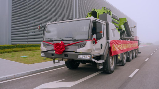 重器出鞘！中联重科全球最大折臂式全地面起重机ZTK120000交付启新程