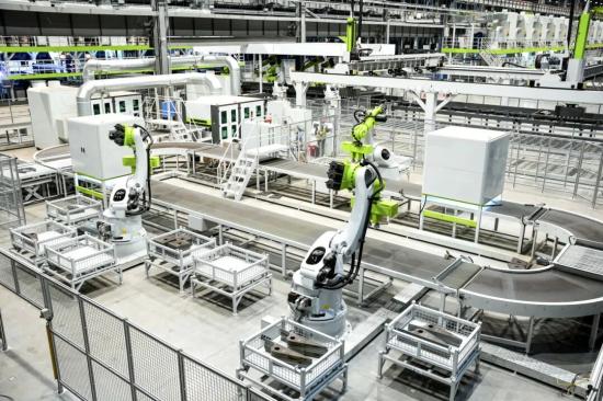 智造领航丨人民网：从“样板”到“标杆” 中联重科以共享智造迈向世界级<em>智能制造</em>