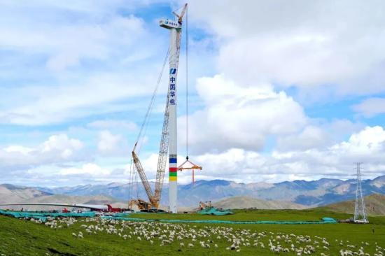 5370米！徐工履带起重机刷新全球风电吊装海拔最高纪录