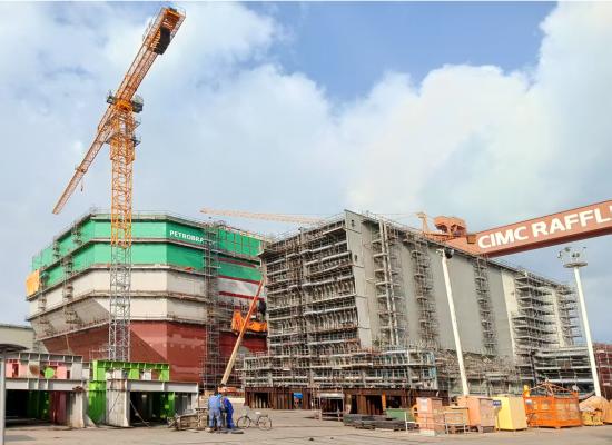 方圆塔机助力新一代船体成功下水