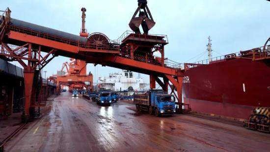 大港焕新！徐工新能源自卸车助力港口物流绿色转型