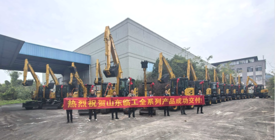 交付信任，共筑未来！山东临工12台轮挖正式交付，助力赣州基建提速