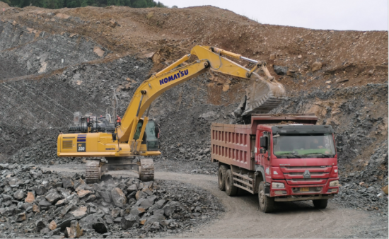 凭实力 做主力 | 小松PC330-11M0征战青川石灰岩矿场