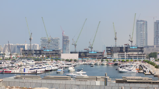 满眼极光绿！中联重科塔机擎动迪拜城市天际线