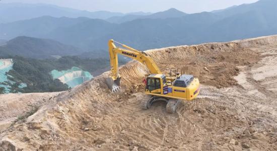 小松395挖掘机图片