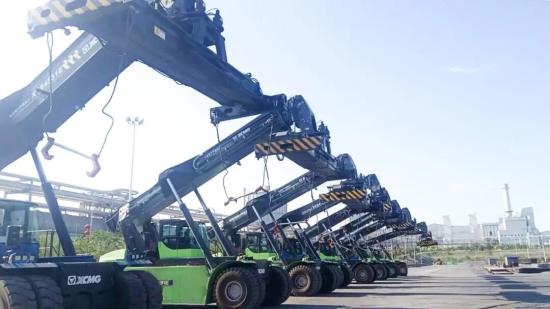 纵横西北，驭“电”前行！徐工正面吊的绿色征途