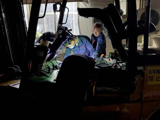 锦旗不断！三一叉车<em>服务工程师</em>齐涛为华东区域及全球化提供坚实保障