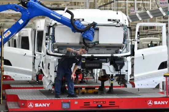 新华社探秘三一重卡：“V”字形业绩曲线的背后