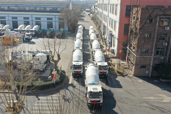 <em>山推建友</em>智能纯电搅拌车批量发车装点绿色施工新画卷