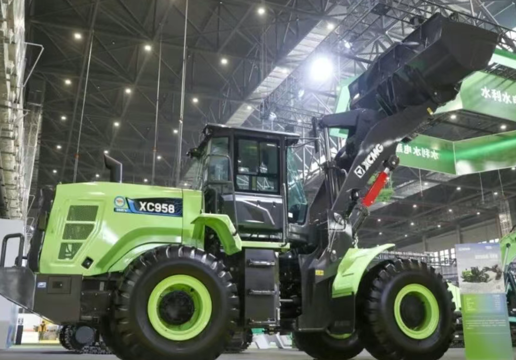 绿焕新能 智赢未来 | 双星闪耀，徐工装载机引领绿色新时代