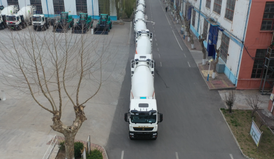 远征海南！山推搅拌车批量发车，助力国家战略工程