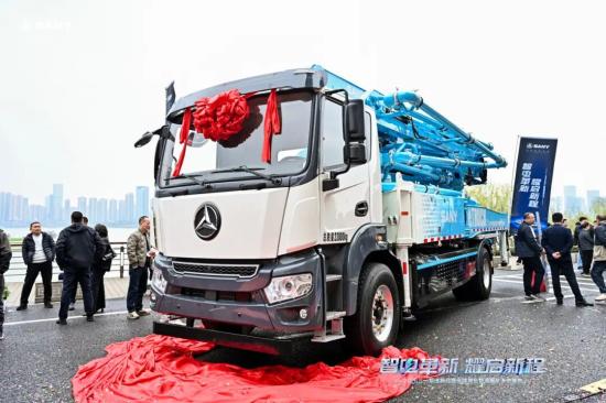 搭载玉柴飞轮增程系统的全球首台智混泵车上市！