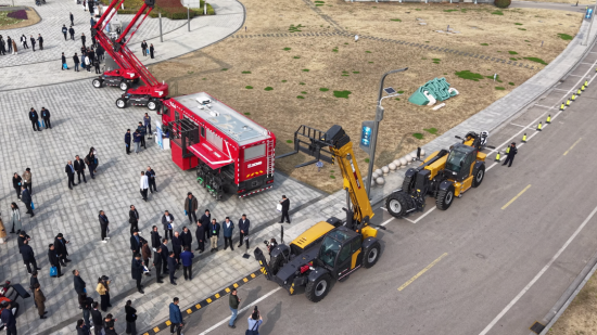 “随需而动”！徐工伸缩臂叉装车 矿山移动服务站