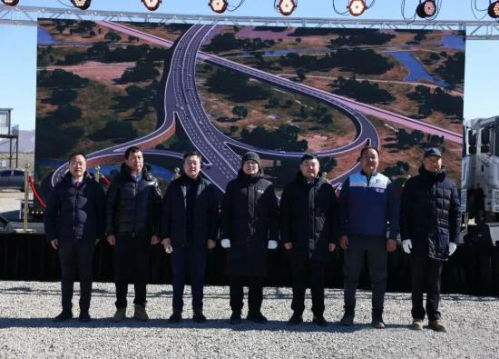 柳工助力蒙古国快速路项目开工