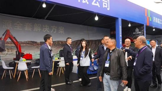 赋能绿色矿山建设 临工重机携明星产品参展矿山机械设备展