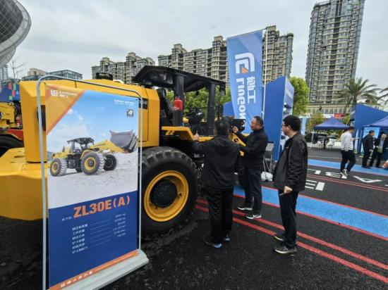 柳工多款井下装载机亮相2026中国（苍南）矿山机械设备展览会