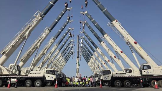 強(qiáng)強(qiáng)聯(lián)手！三一起重機(jī)車隊(duì)批量交付沙特