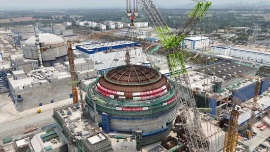 中联重科ZCC89000履带起重机助力海南昌江核电4号机组外穹顶精准吊装