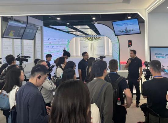 近百位国际媒体记者走进树根科技，三一机器人低碳化、数智化、全球化成果引外媒聚焦