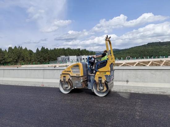 挖到宝了！高效压实、机动灵活，徐工XD120压路机太好用了