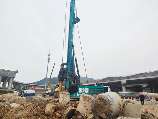 “亮劍”濟南繞城改擴建項目，山河智能增程式電動旋挖鉆機高效入巖受好評