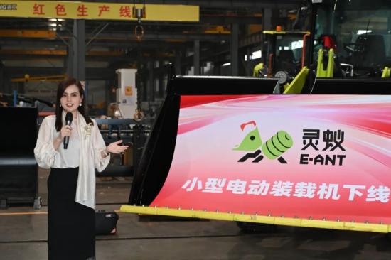 晋工新能源“灵蚁”首批电动小装闪耀下线，开启绿色施工新纪元！