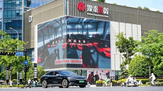 <em>诺力叉车</em>·智搬未来｜高铁加速度，湖人足球风 —— 品牌盛宴点亮杭州