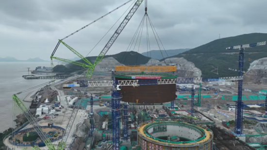 中聯(lián)重科超大型履帶起重機(jī)助力浙江金七門核電1號(hào)機(jī)組鋼襯里模塊三吊裝施工