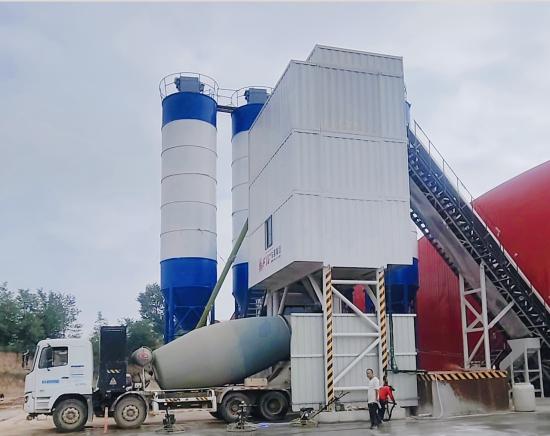 <em>方圆</em>搅拌站助力灵华高速公路二期项目建设