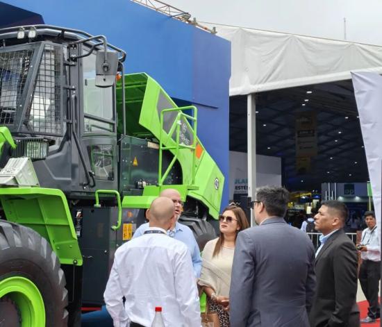 柳工856HE电动装载机亮相秘鲁EXPOMINA PERU 2026
