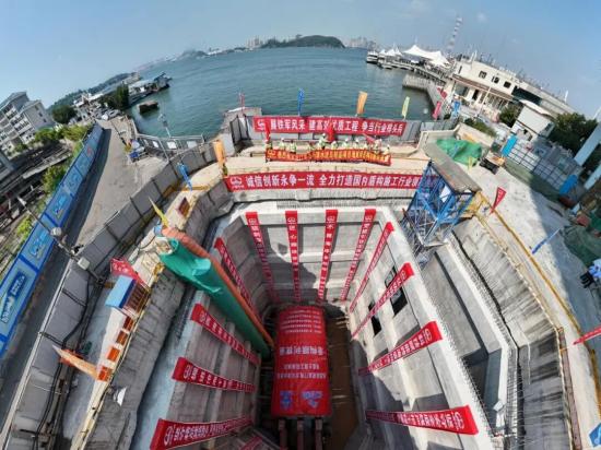 国内在建最长过海综合管廊隧道贯通