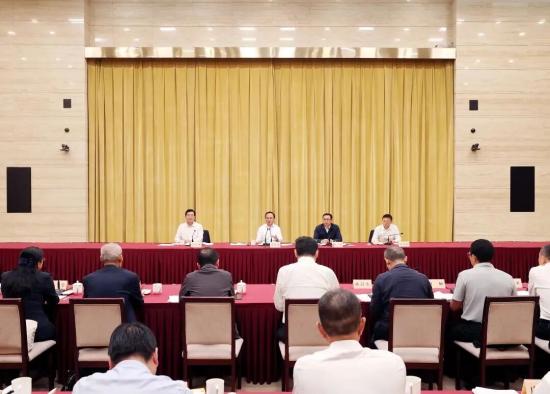 “535”现代化产业体系座谈会召开，徐工作为企业代表发言
